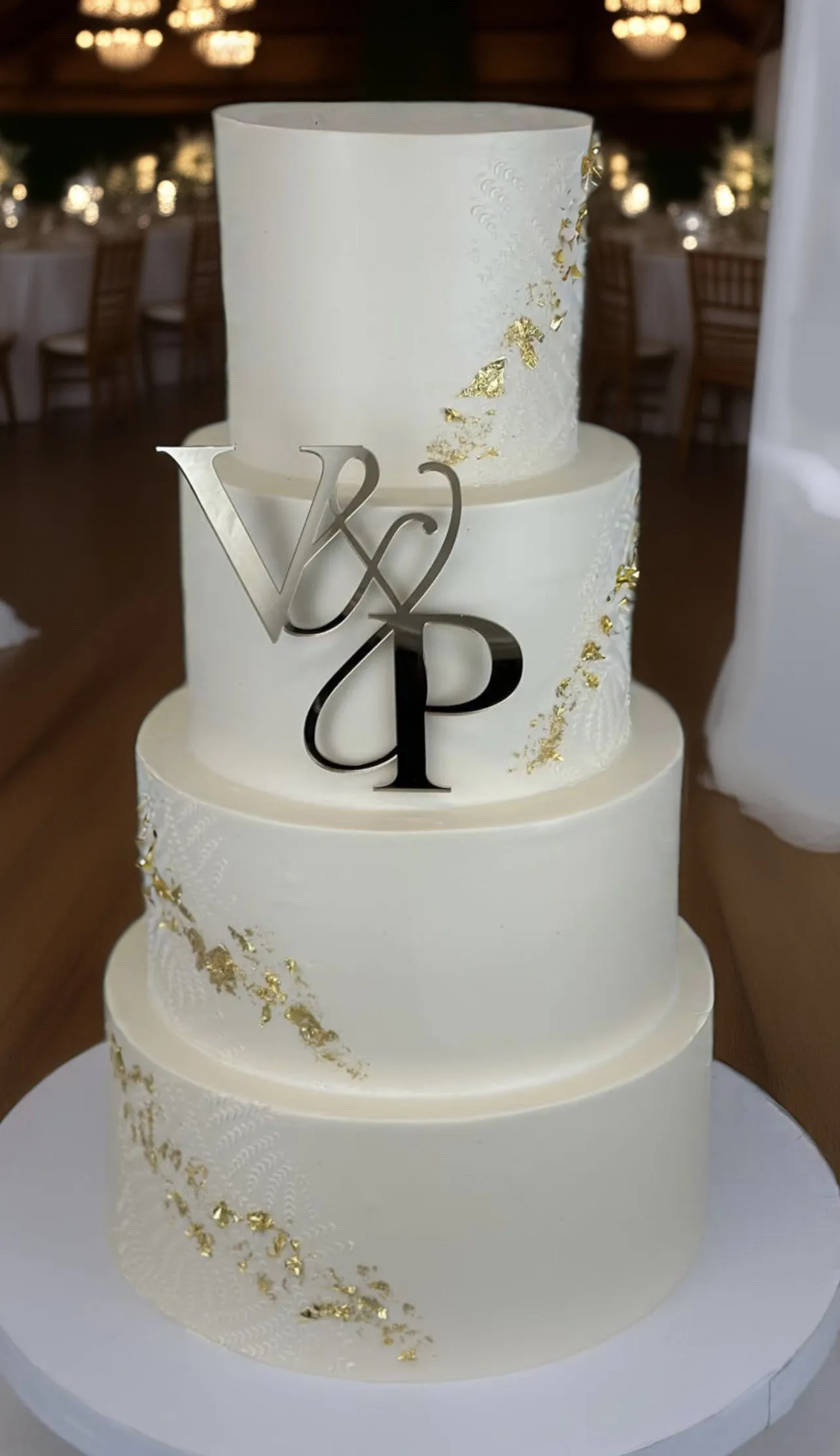 Classic & Elegant wedding cake by Cakes by Iz, photo 5
