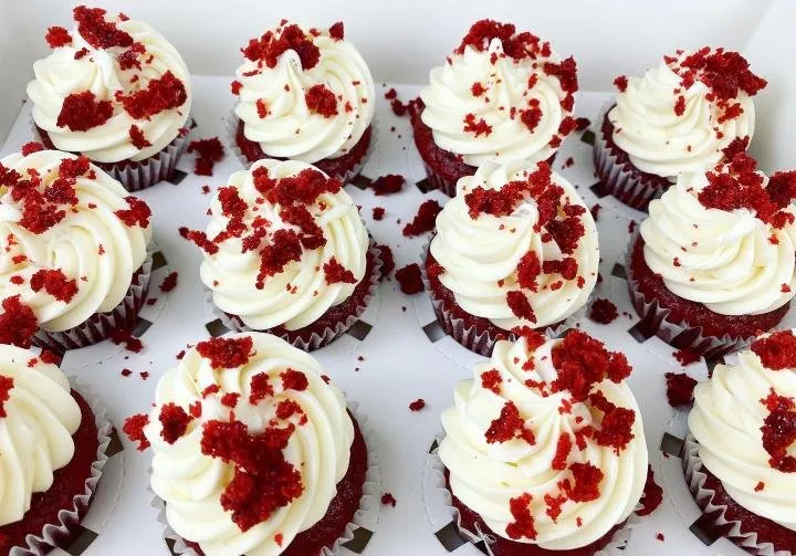 Custom cupcakes by Cakes by Iz, photo 1