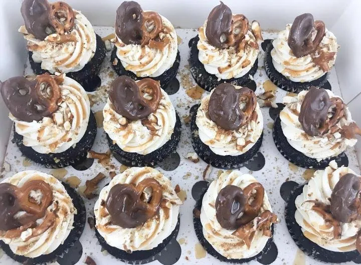 Custom cupcakes by Cakes by Iz, photo 4
