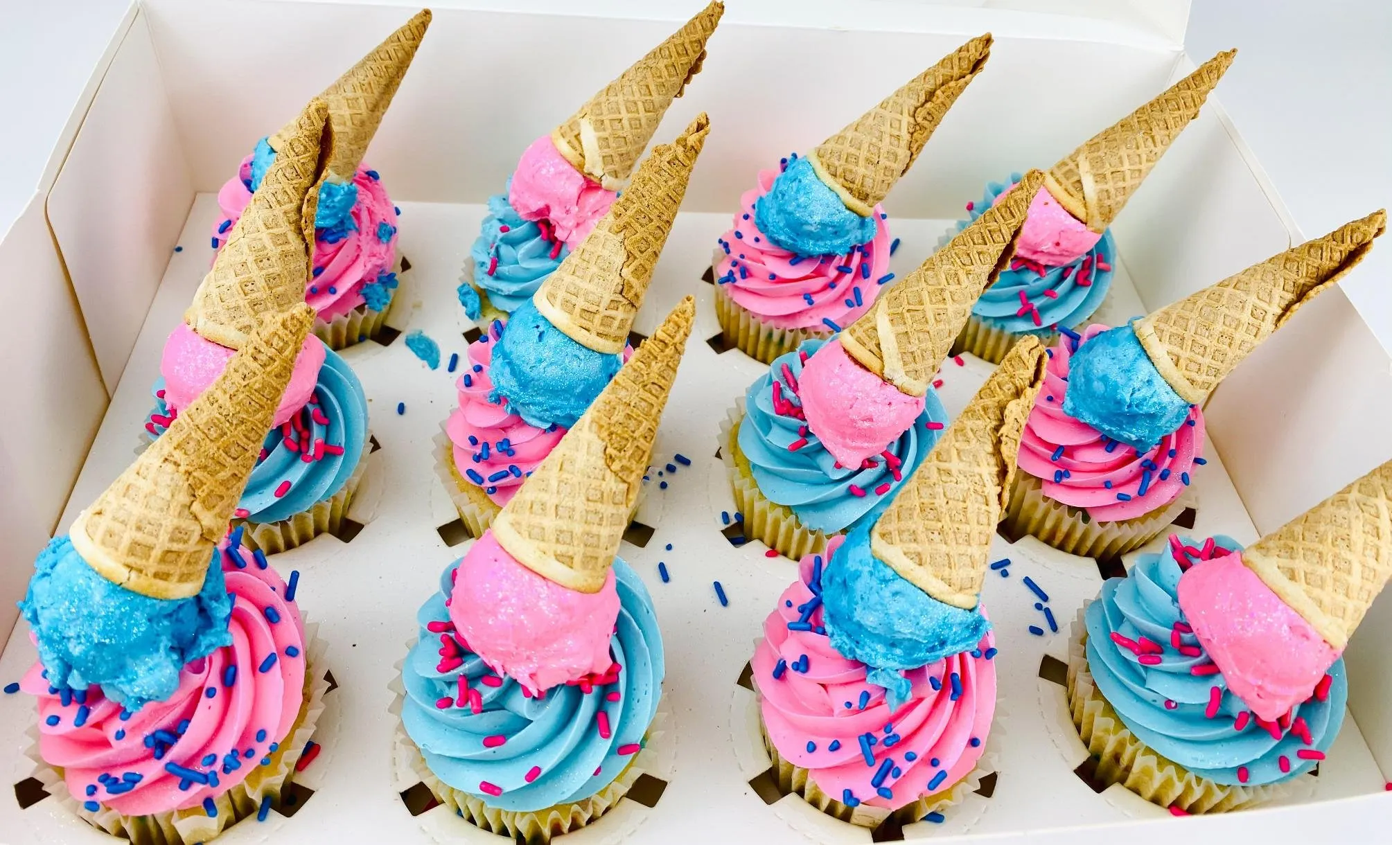 Custom cupcakes by Cakes by Iz, photo 6