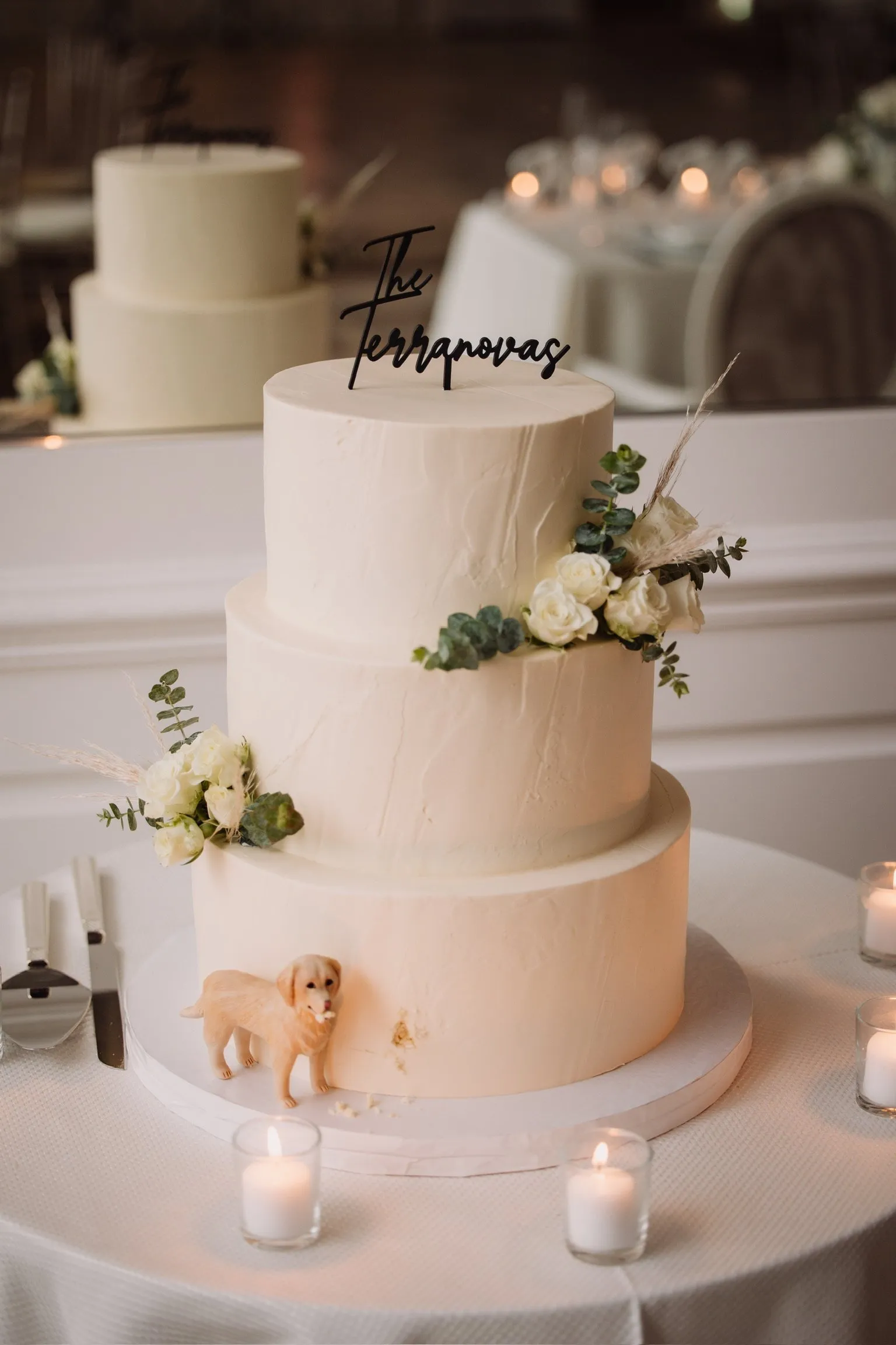Classic & Elegant wedding cake by Cakes by Iz, photo 1