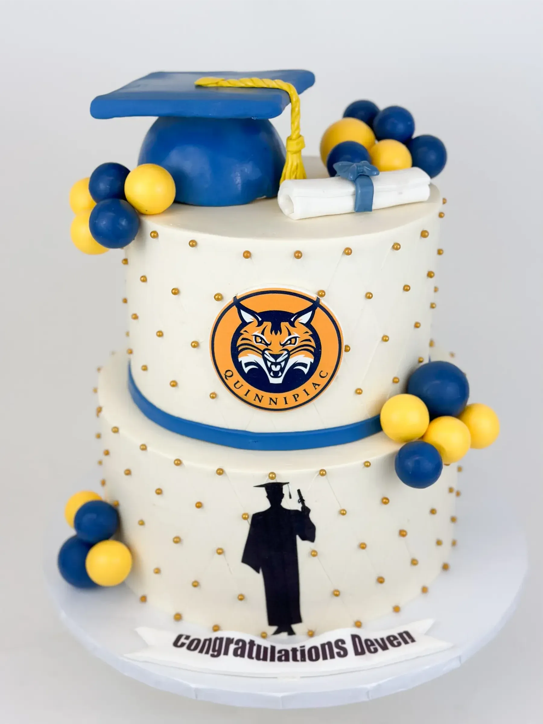 Custom graduation cake by Cakes by Iz