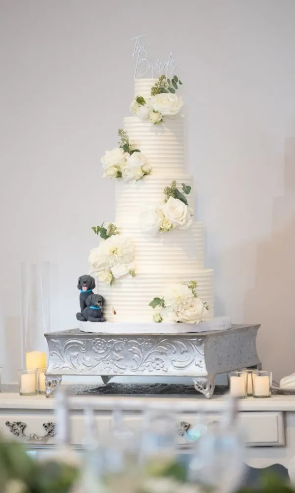 Textured wedding cake by Cakes by Iz, photo 3