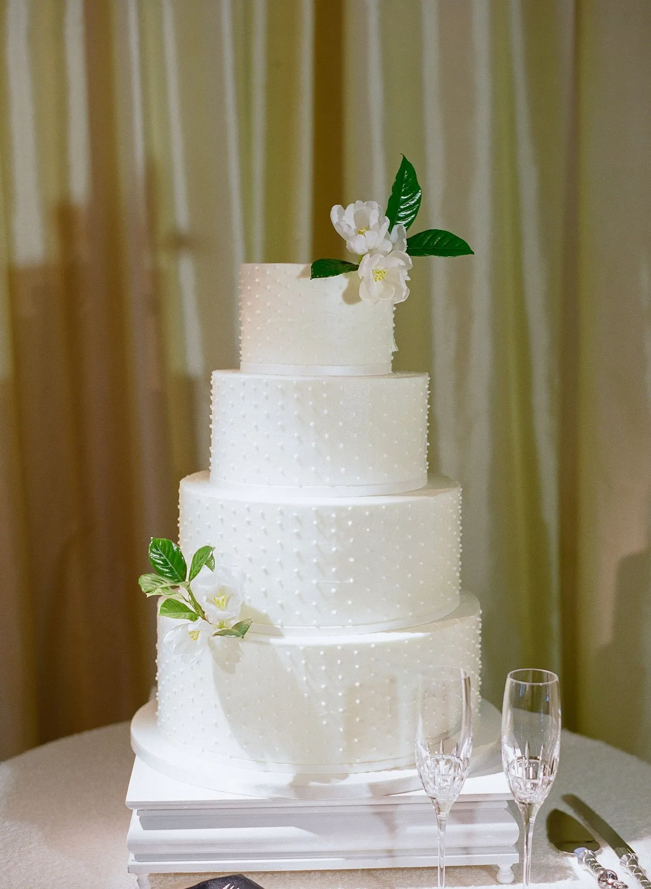 Modern & Minimalist wedding cake by Cakes by Iz, photo 2